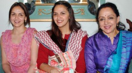 Hema malini and daughters esha deol, ahana deol