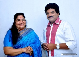 M g sreekumar with wife lekha