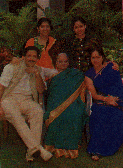vishnuvardhan family: with mother, wife bharathi vishnuvardhan, daughters keerthi & chandana